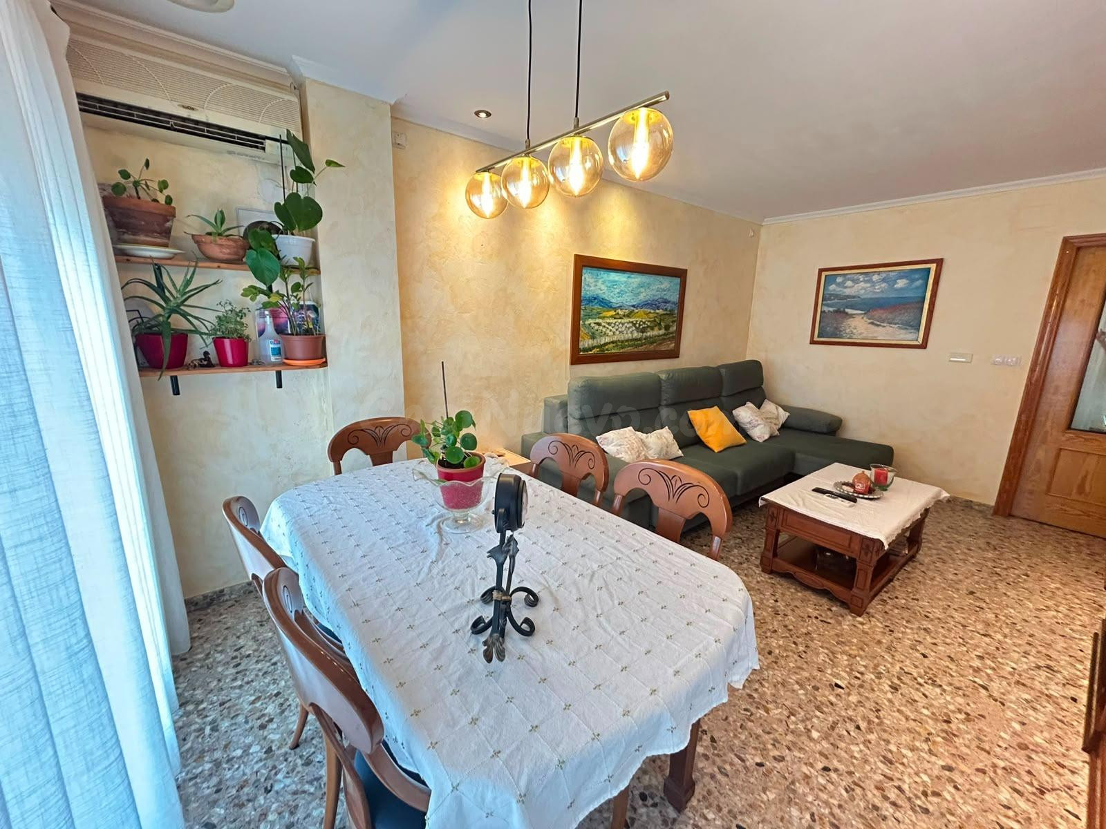 AMPLIA VIVIENDA SEMINUEVA CON BALCÓN (VISTAS DESPEJADAS) Y TRASTERO