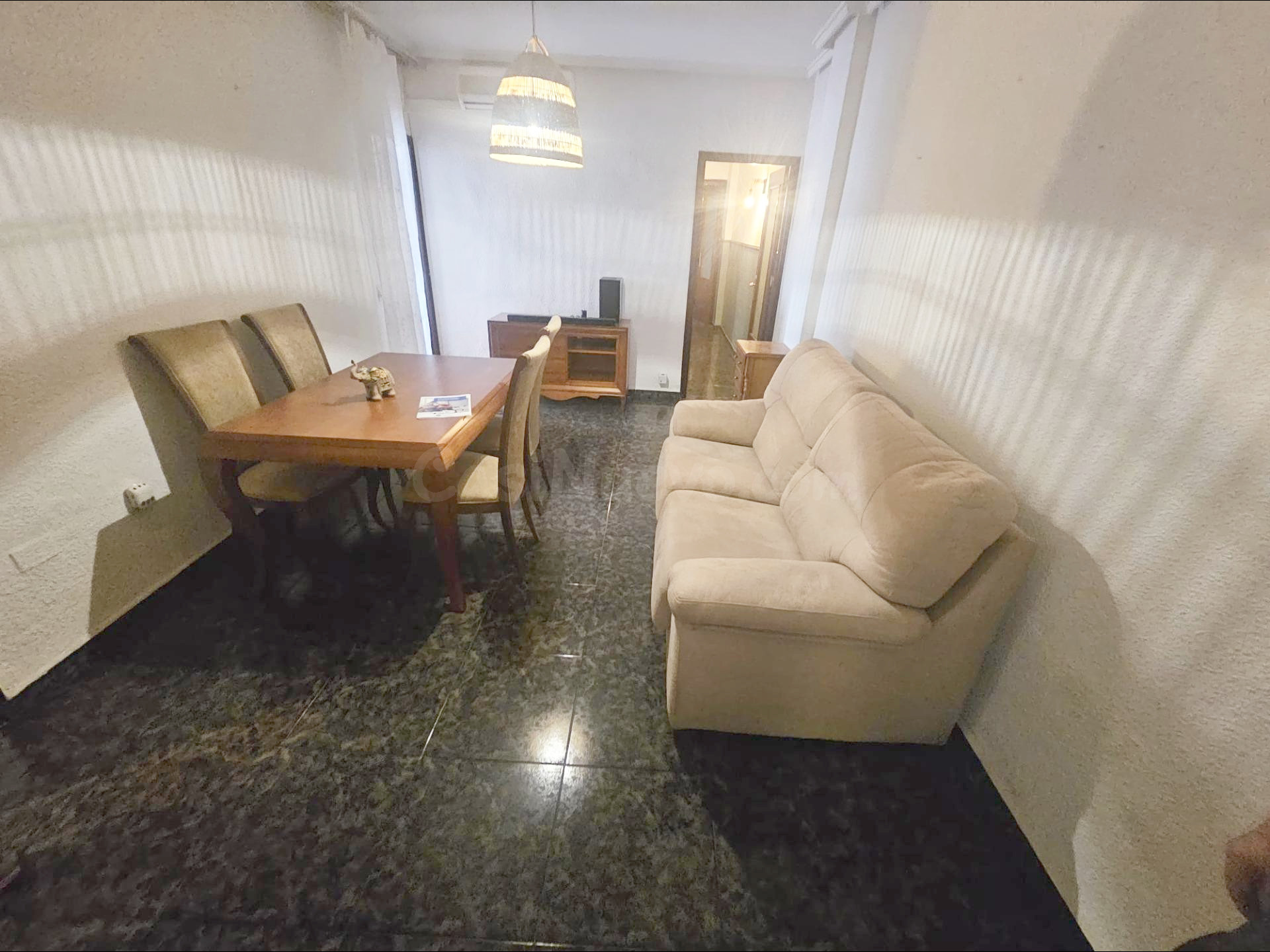 Amplio piso de cuatro dormitorios en zona centro