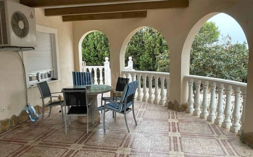 Chalet independiente con amplia parcela a 10 minutos de la playa