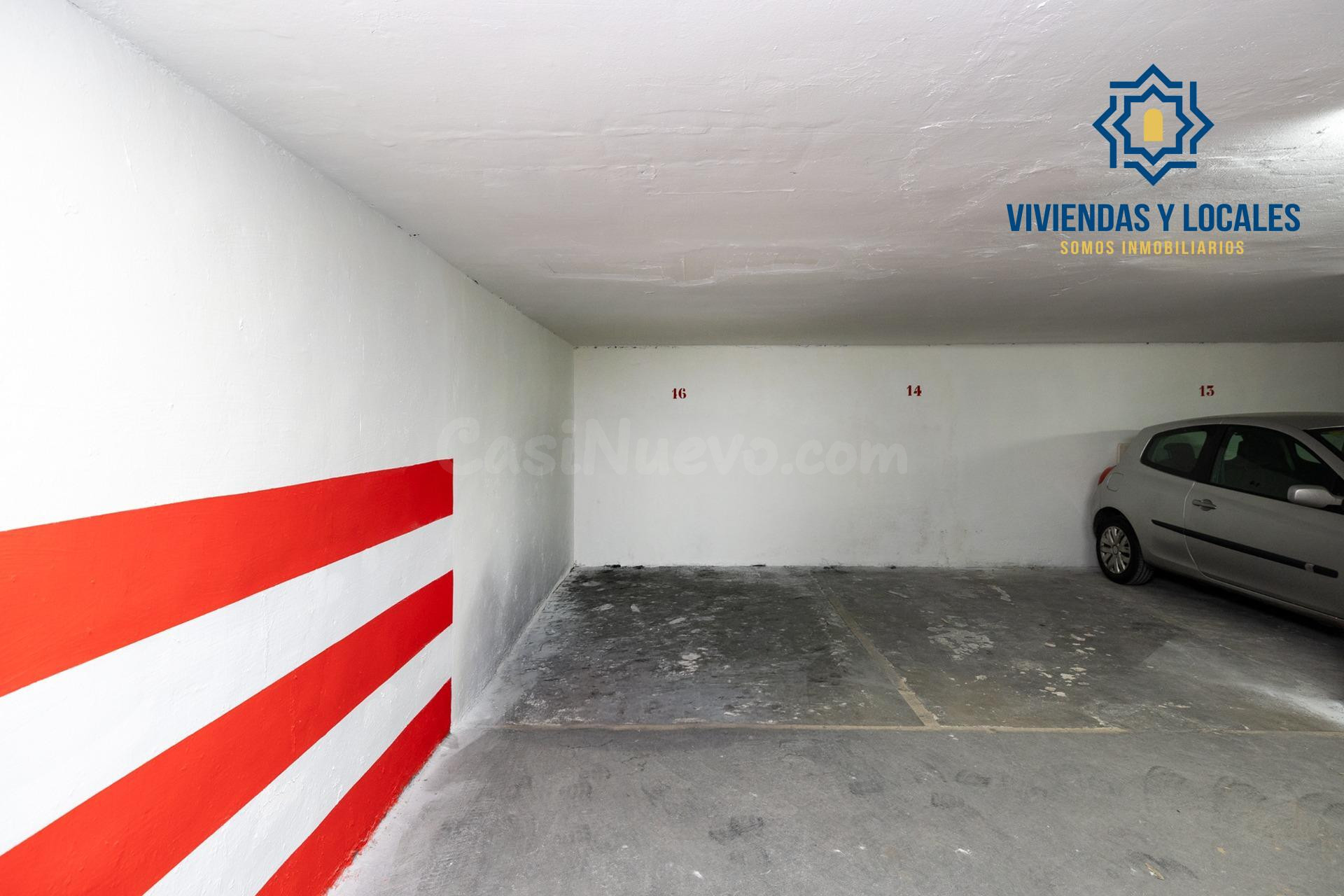 SE VENDE PLAZA DE GARAJE PARA COCHE PEQUEÑO JUNTO PLAZA GRACIA Y RECOGIDAS