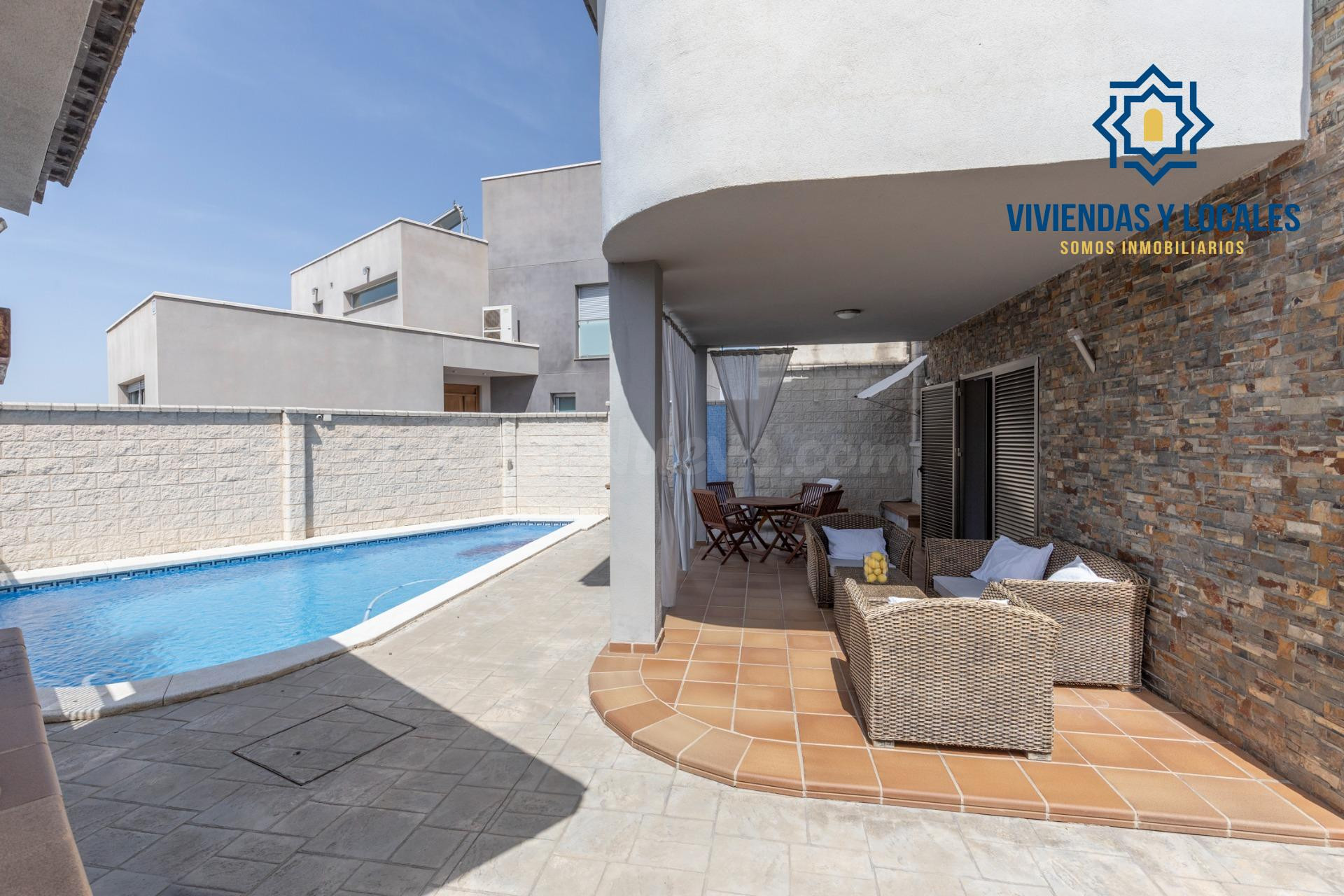 ¡ESPECTACULAR CHALET INDEPENDIENTE MODERNO CON PISCINA PRIVA - foto 3
