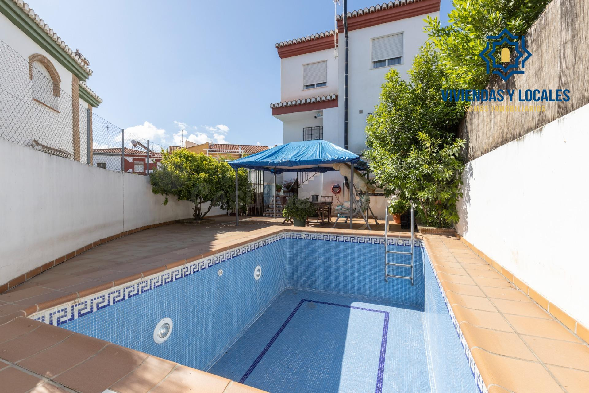 Estupenda casa pareada con piscina en Híjar