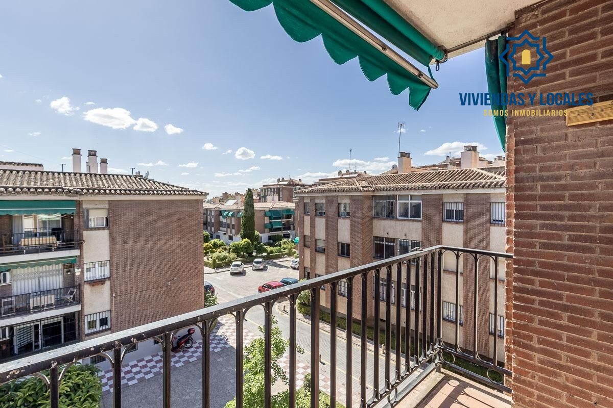 Traumatología (zona). Piso 4 dormitorios, 2 baños. Calefacción central. Plaza de aparcamiento y trastero.