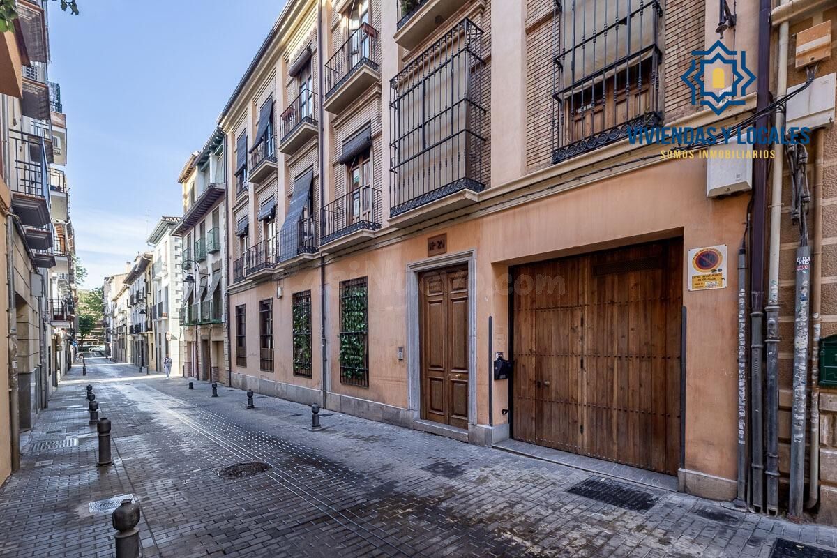 Garaje y Trastero en el Corazón de Granada