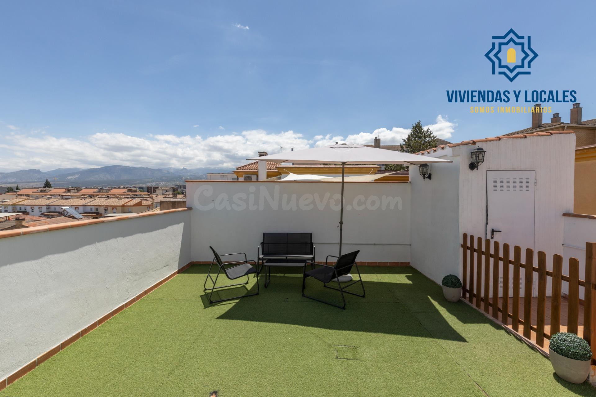Ático con gran terraza y garaje en el centro de Alhendín – luz, vistas y comodidad