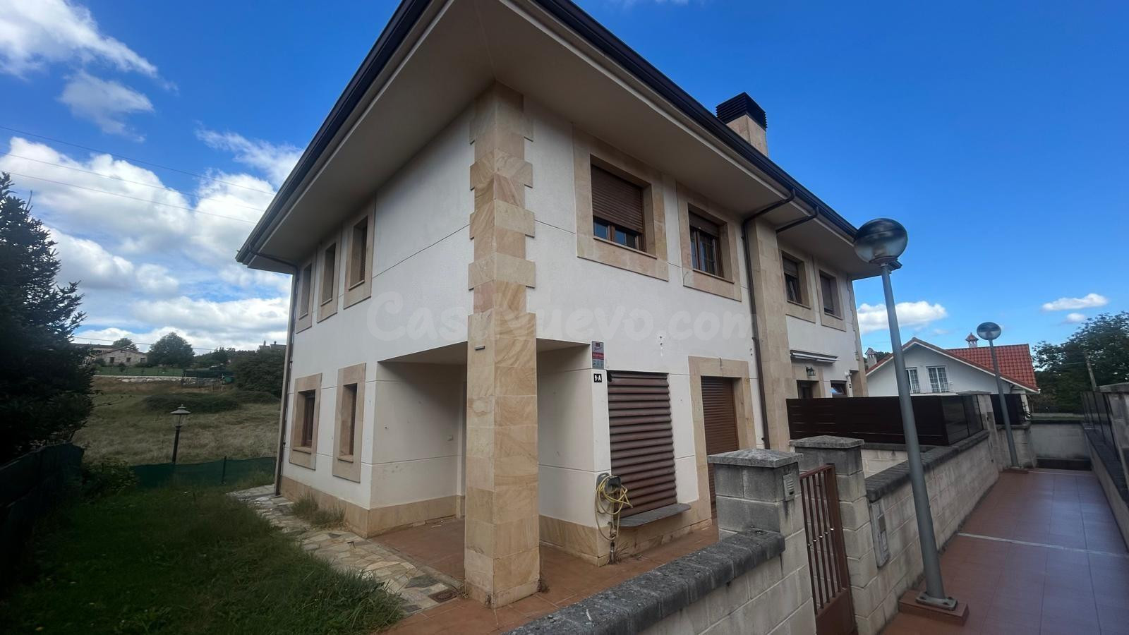 CHALET PAREADO EN VILLANUEVA DE VILLAESCUSA