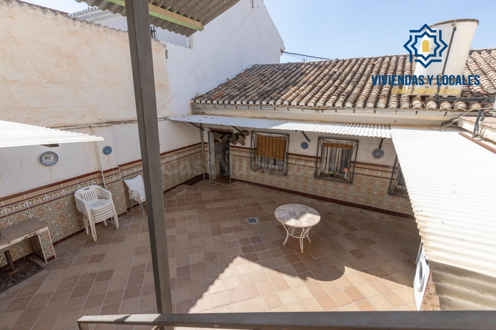 EXCELENTE OPORTUNIDAD EN LA ZUBIA CON PATIO Y JARDÍN