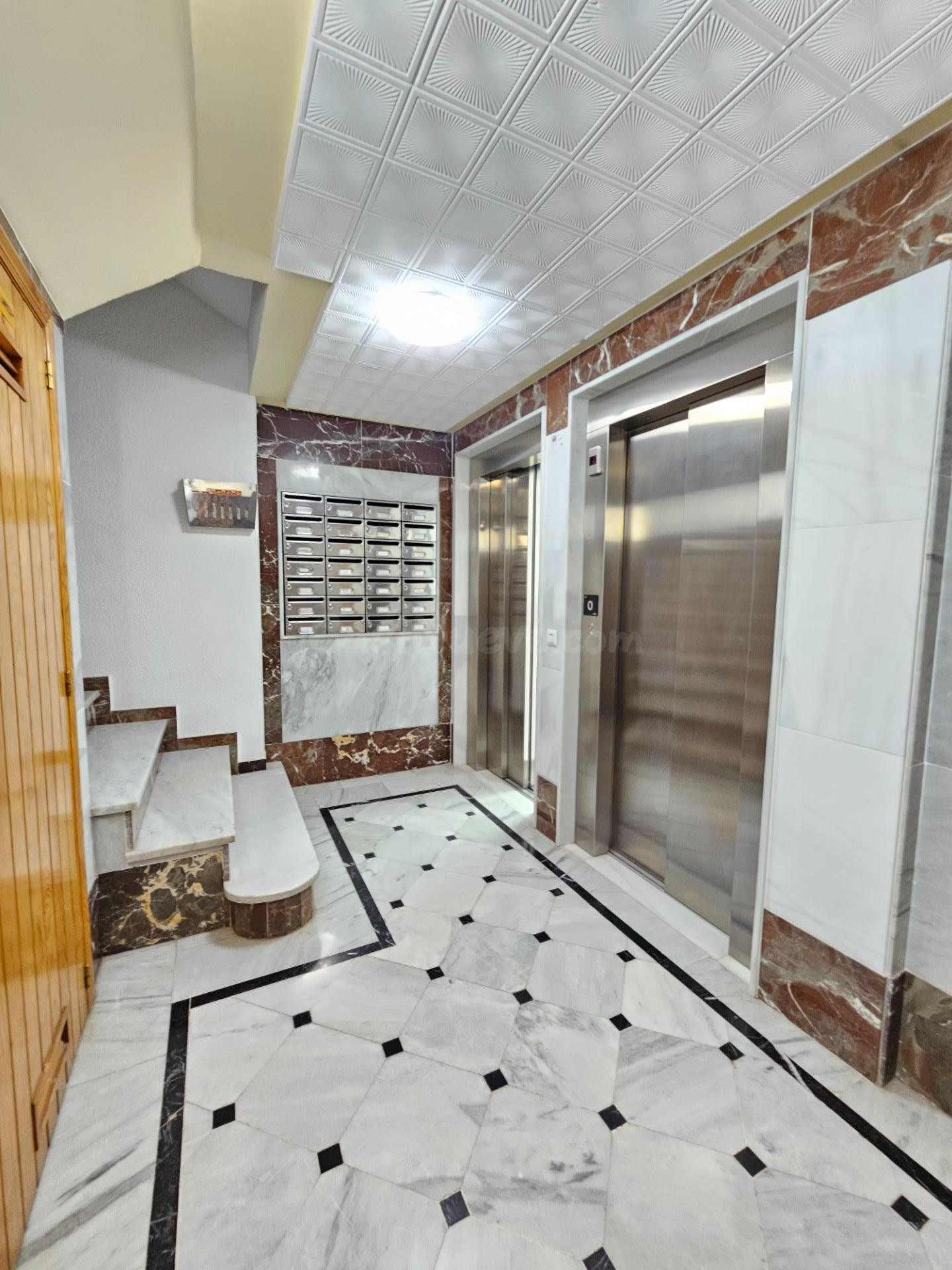 EN ALQUILER FABULOSO PISO-ATICO EN ALMERIA CAPITAL, ZONA AVD - foto 3