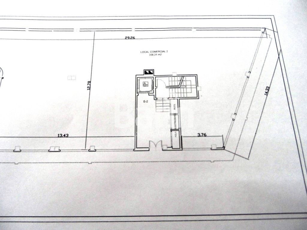 Local comercial 305m² en alquiler - Huerta de la Reina