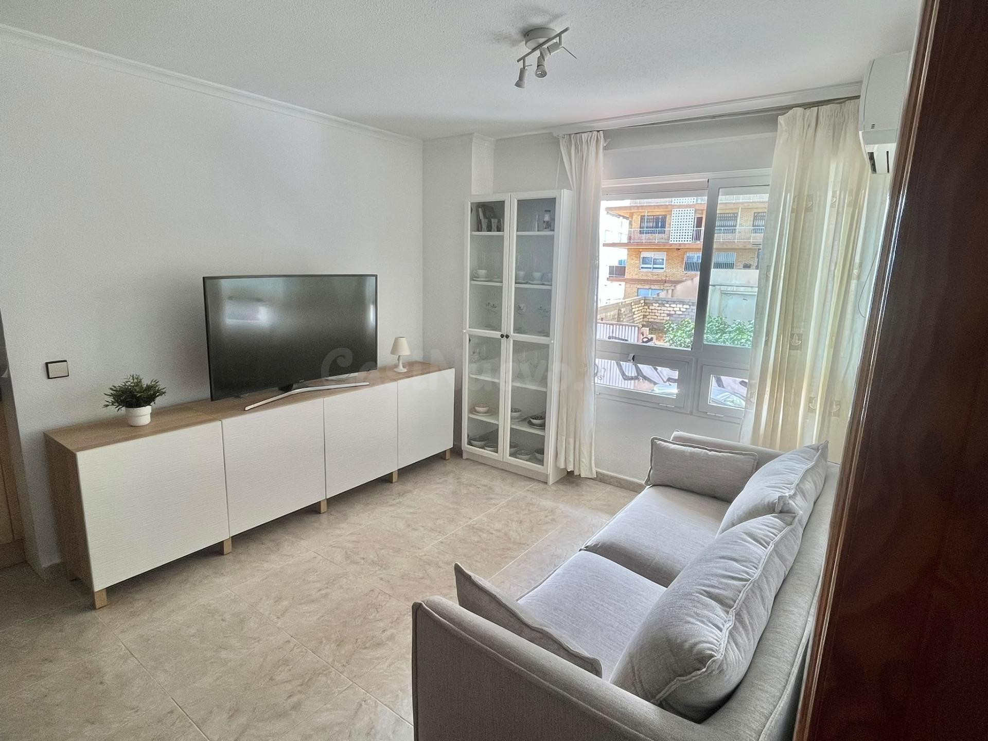ALQUILER ANUAL FRENTE AL MAR EN TORREVIEJA – VIVIENDA EN PLANTA BAJA