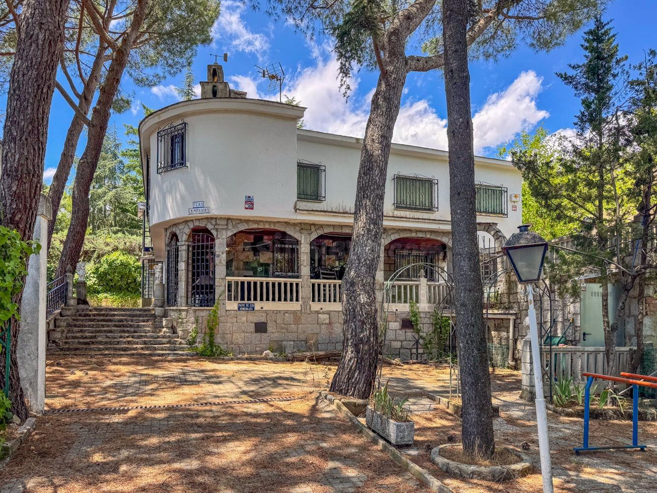 Chalet señorial con encanto, ascensor y gran bodega subterránea