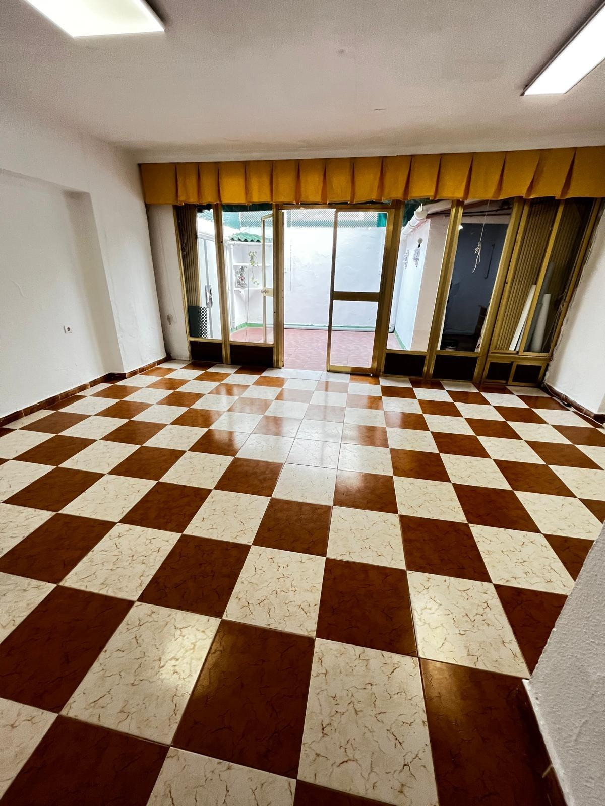 Acogedor Piso en Ciudad Jardín, Córdoba - Ideal para Inversión