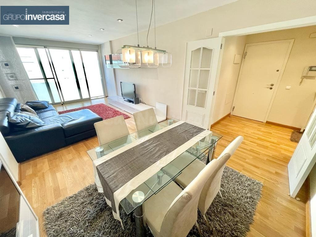 Piso amueblado con garaje, trastero y piscinas comunitaria en zona Alameda Park de Manises