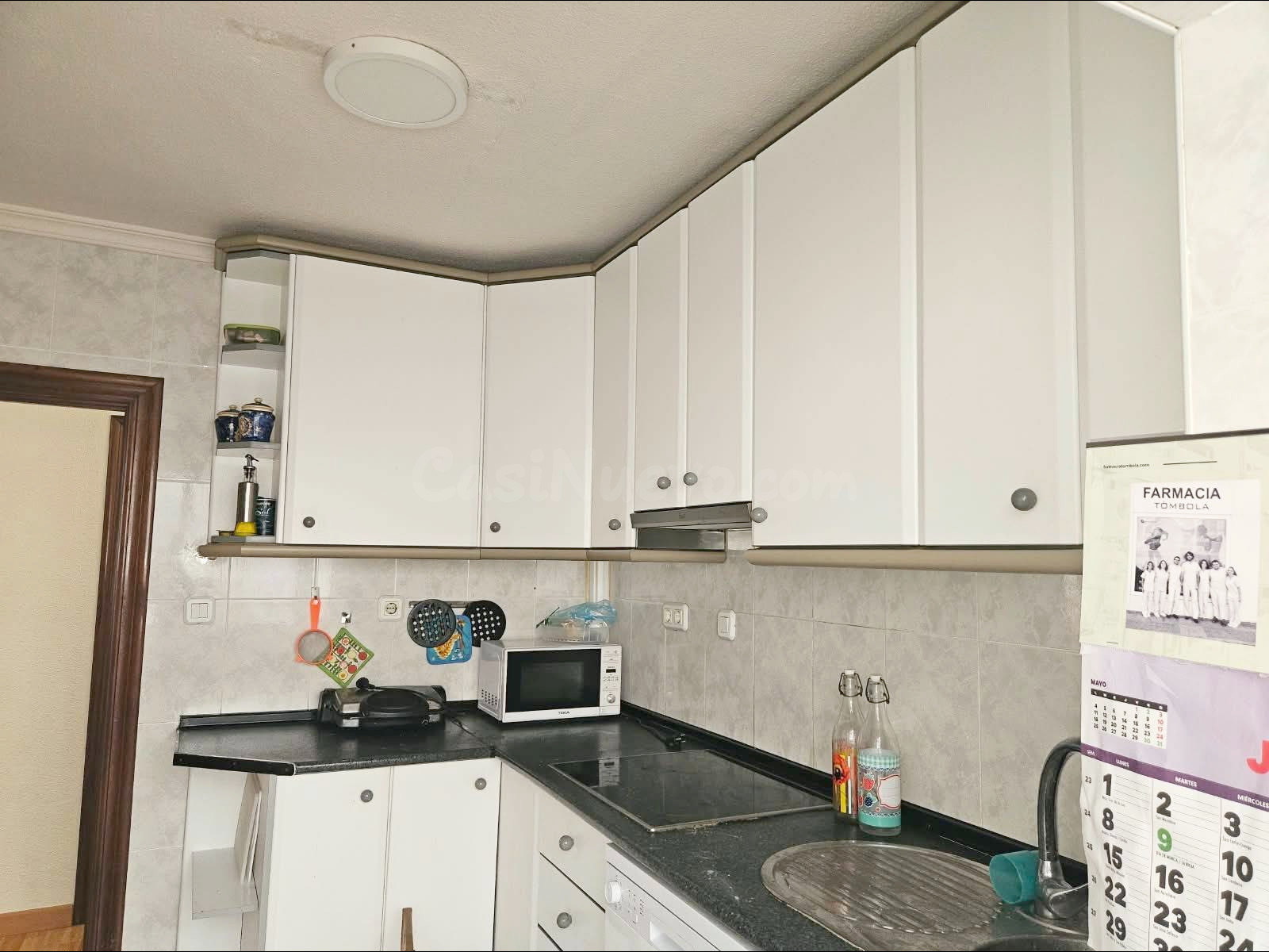 Amplio Piso en Alicante, Zona Los Ángeles - Oportunidad Única por €180,000