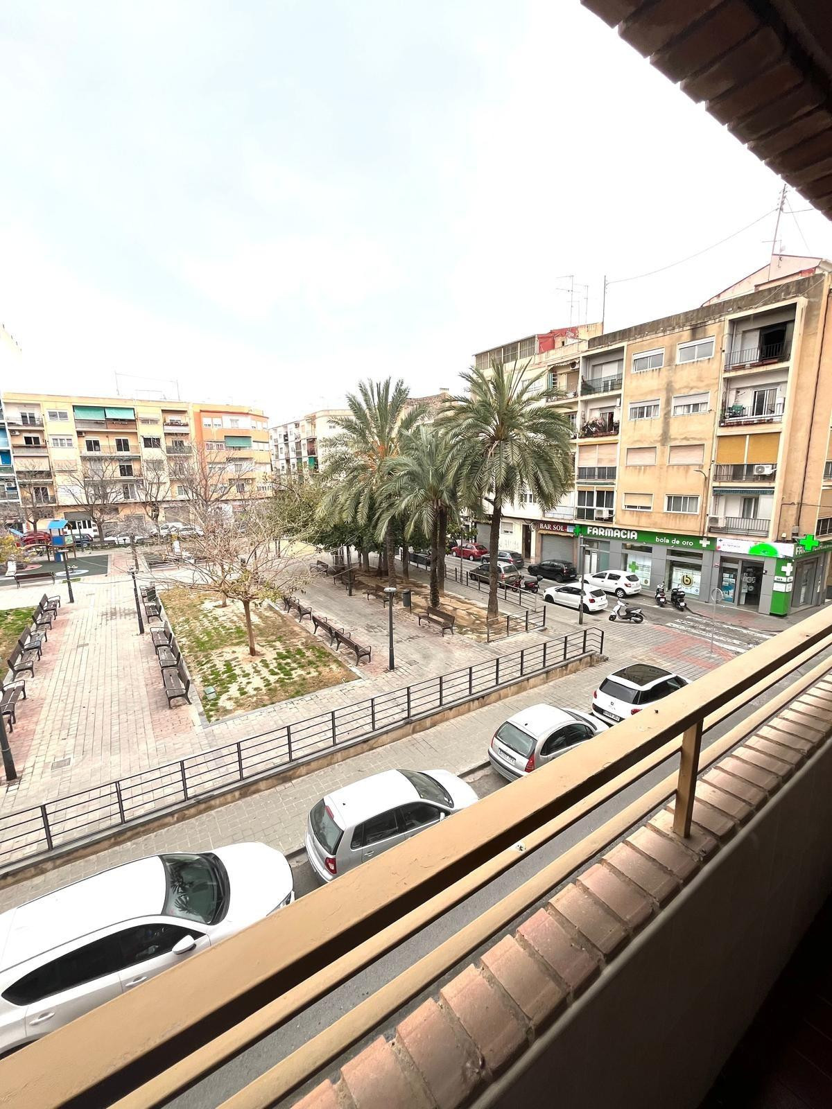Amplio y Moderno Piso en Carolinas Altas, Alicante - Ideal para Entrar a Vivir