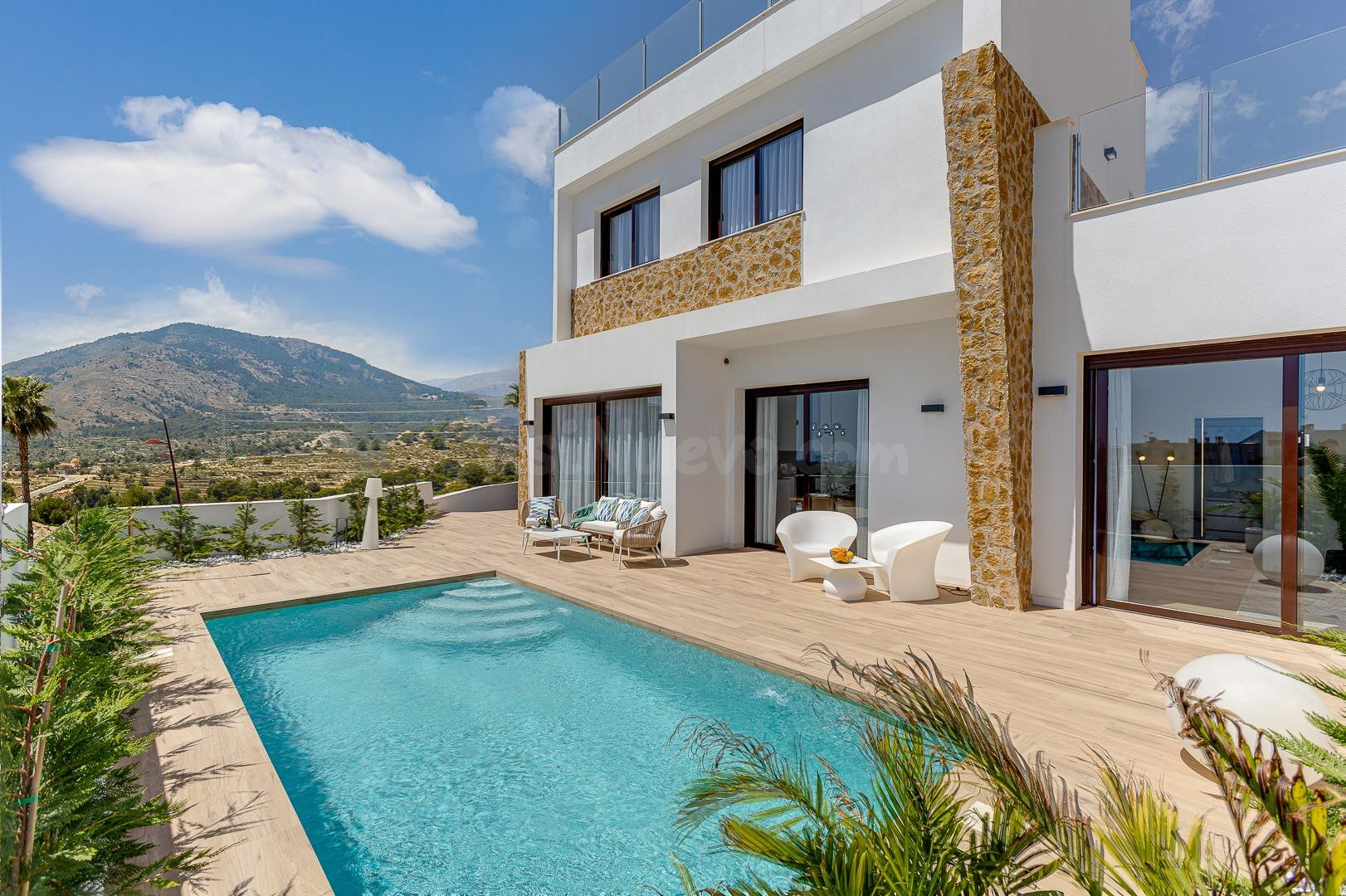 Villa con piscina ubicada en Finestrat con vista a la montaña Puig Campana