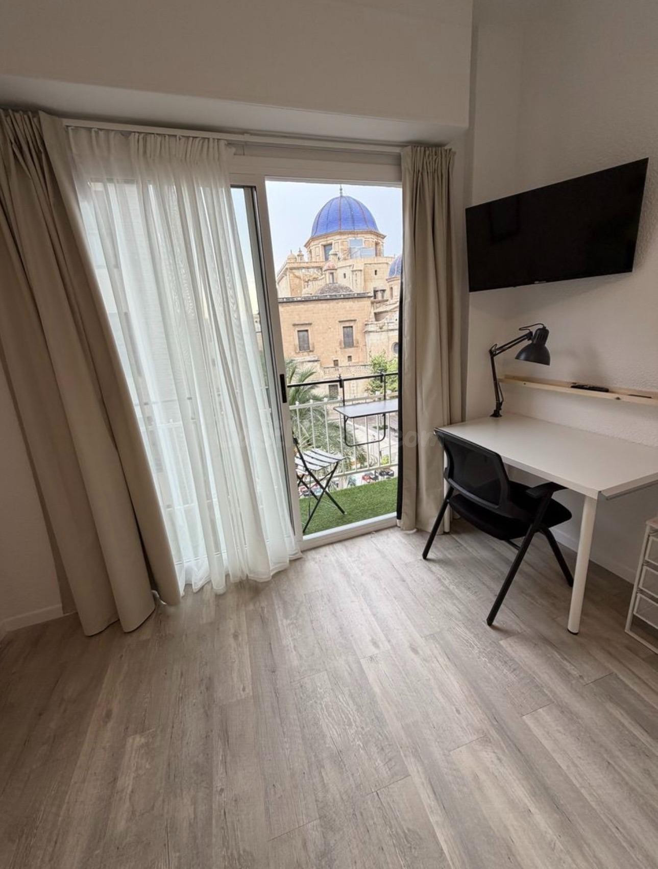 Amplio y Céntrico Piso en Alquiler en Elche - €1400