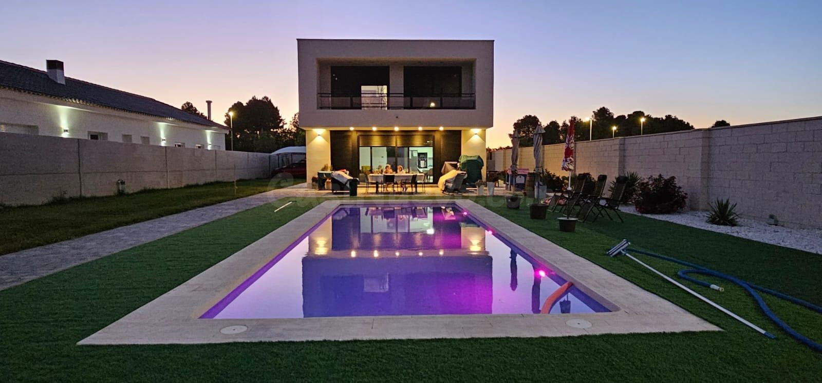 INMOHOUSE VENDE CHALET DE LUJO EN URBANIZACION LOS PRADOS