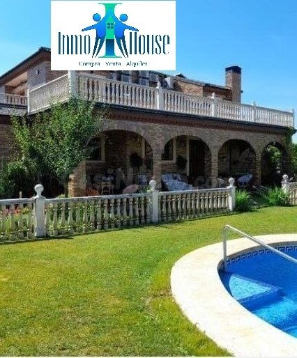 SE VENDE CHALET CERCA DE ALBACETE. URBANIZACIÓN VIGILADA.