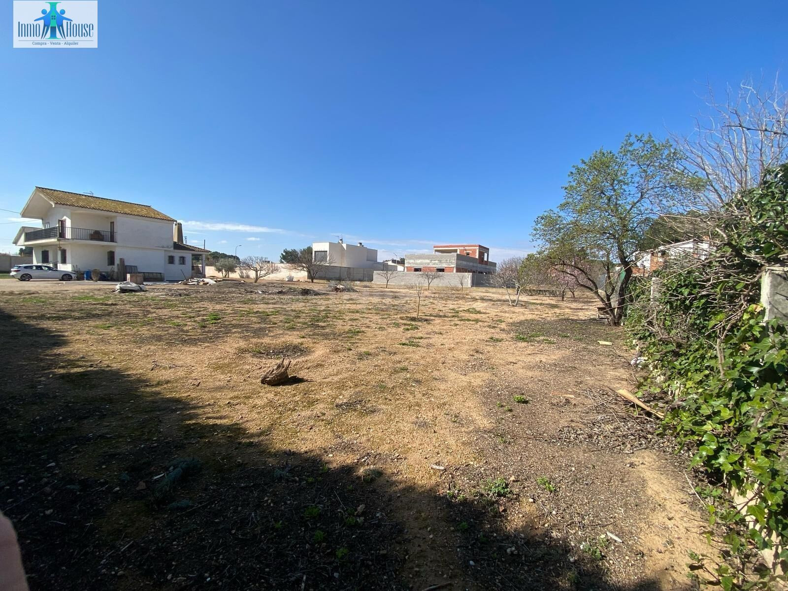 INMOHOUSE VENDE TERRENO URBANO EN URBANIZACIÓN  EL PLANTÍO