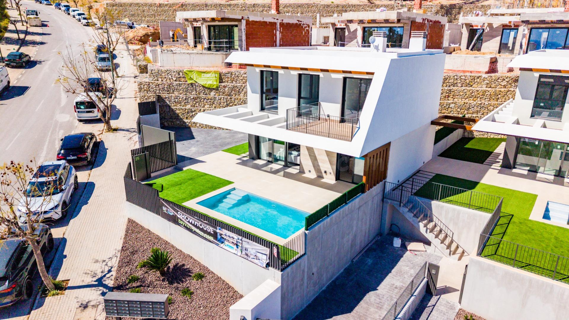 Chalet independiente con piscina en Polop