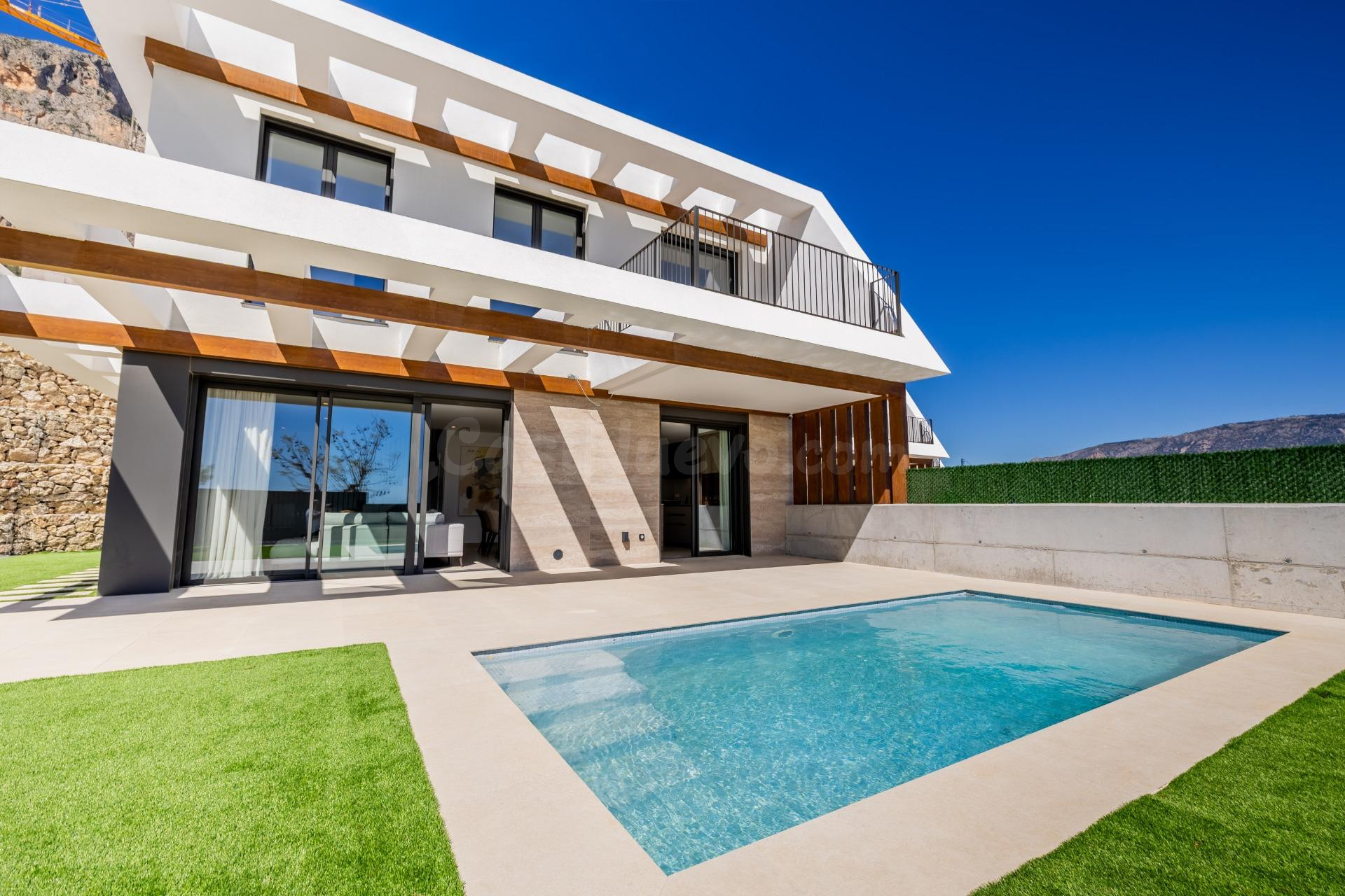 Chalet independiente con piscina en Polop