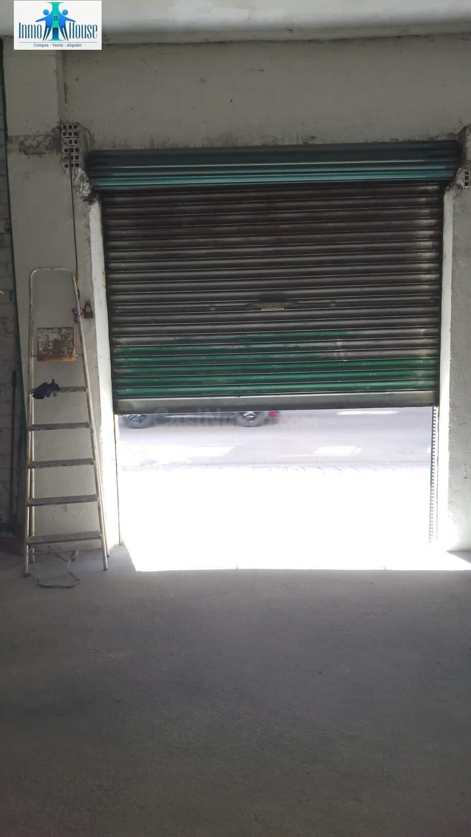 REF:O174 INMOHOUSE VENDE LOCAL CON VADO EN CALLE ARQUITECTO FERNANDEZ 34