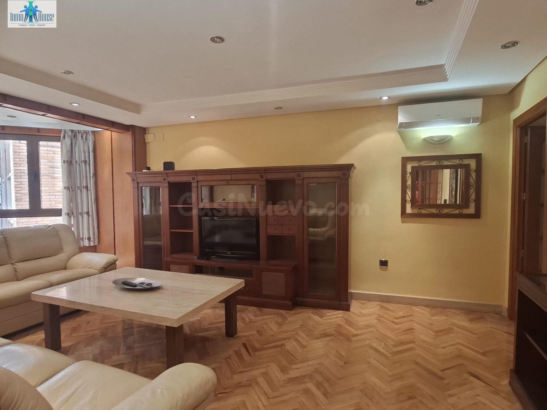 PISO EN VENTA ZONA FERIA