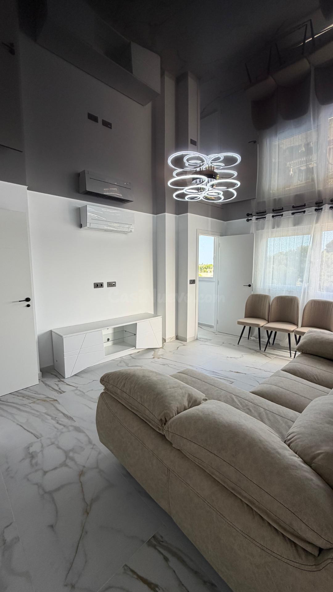 Apartamento reformado con vistas al mar a 250 metros de la playa en La Zenia