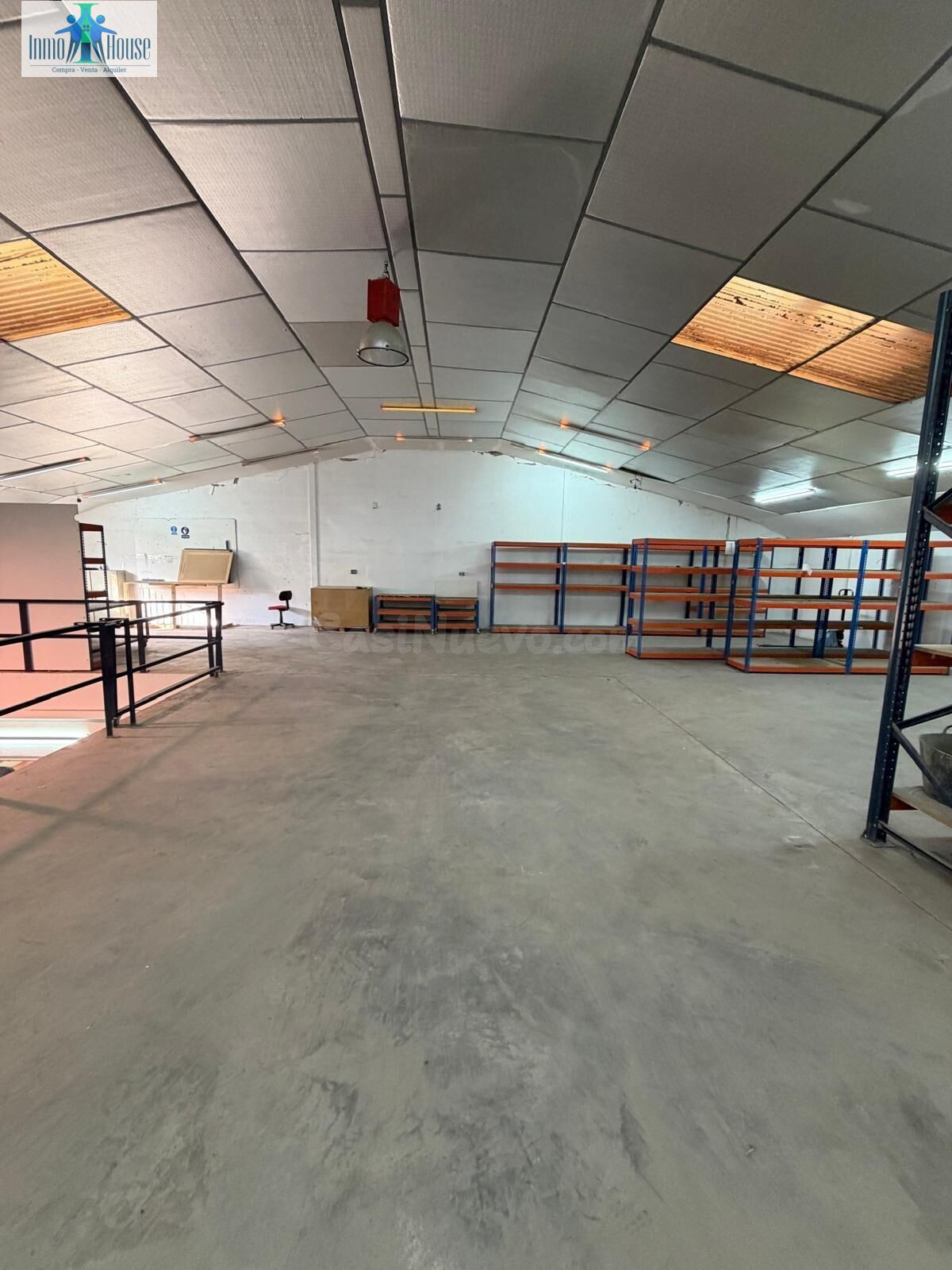 SE VENDE NAVE EN POLIGONO CAMPOLLANO