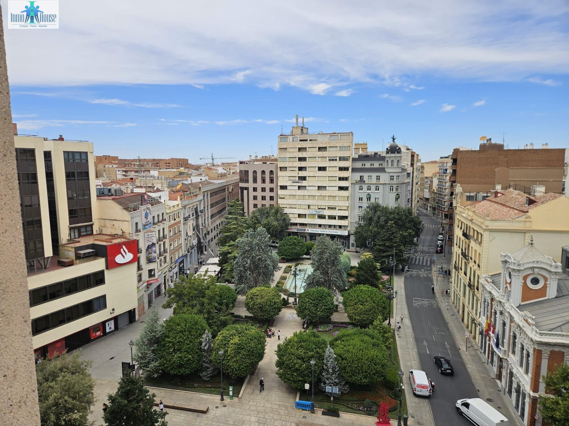 INMOHOUSE VENDE PISO EN EL ALTOZANO CON DOS PLAZAS DE GARAJE