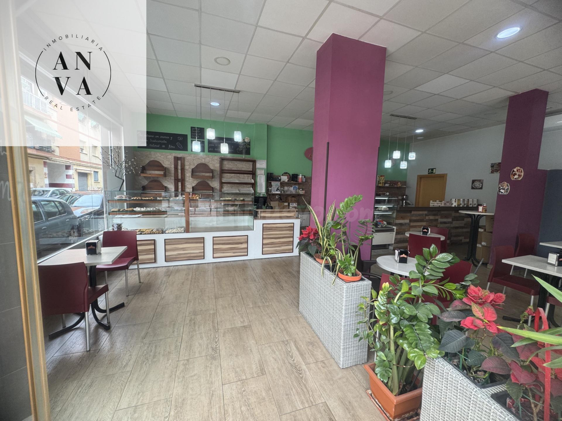 ¡Oportunidad única! Panadería-Cafetería en funcionamiento con venta o traspaso