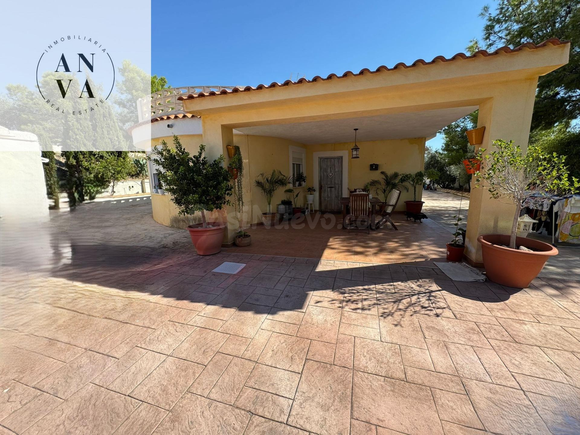 Impresionante Chalet en Busot con Piscina y Casa de Invitados