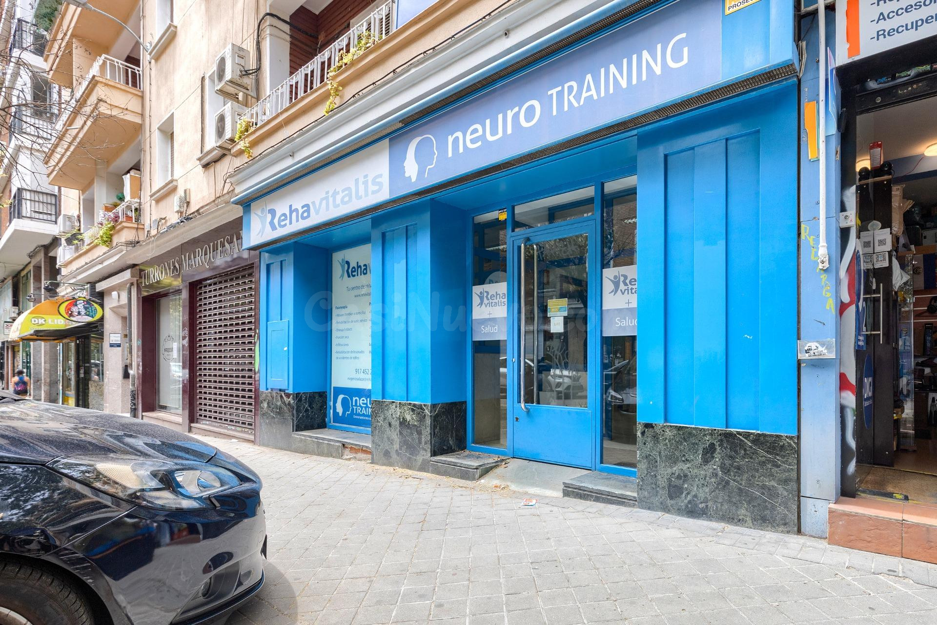 Local de 184 m2 acondicionado como clínica, a pie de calle en Chamartín