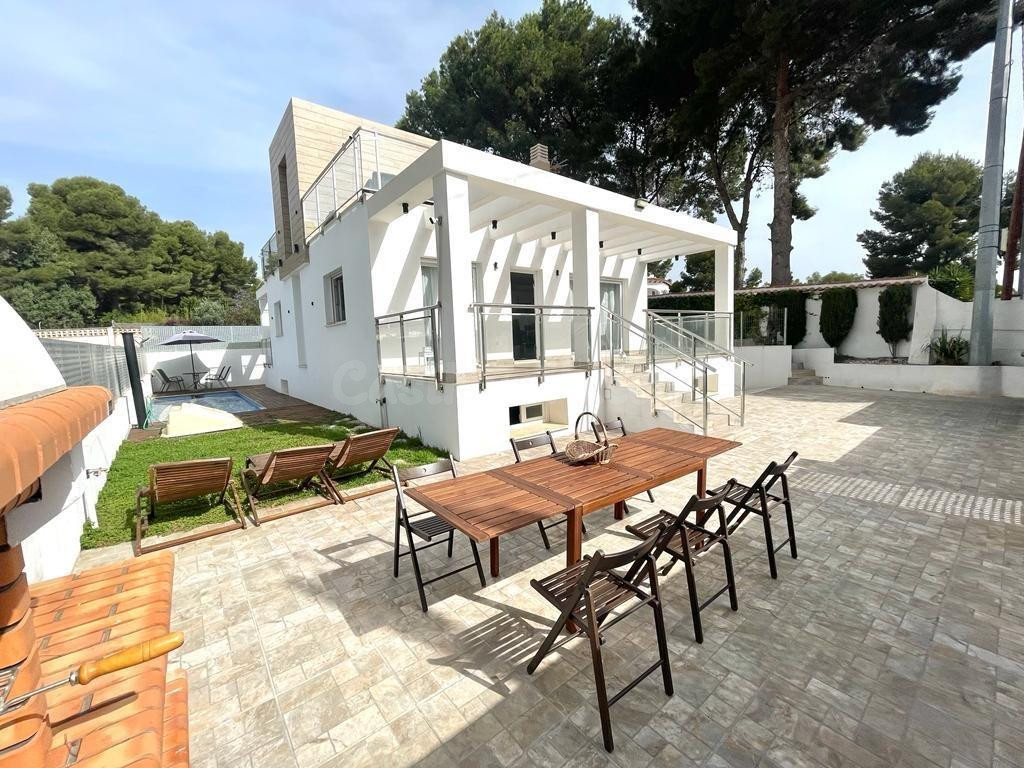 VILLA DE LUJO DE RECIENTE construcción