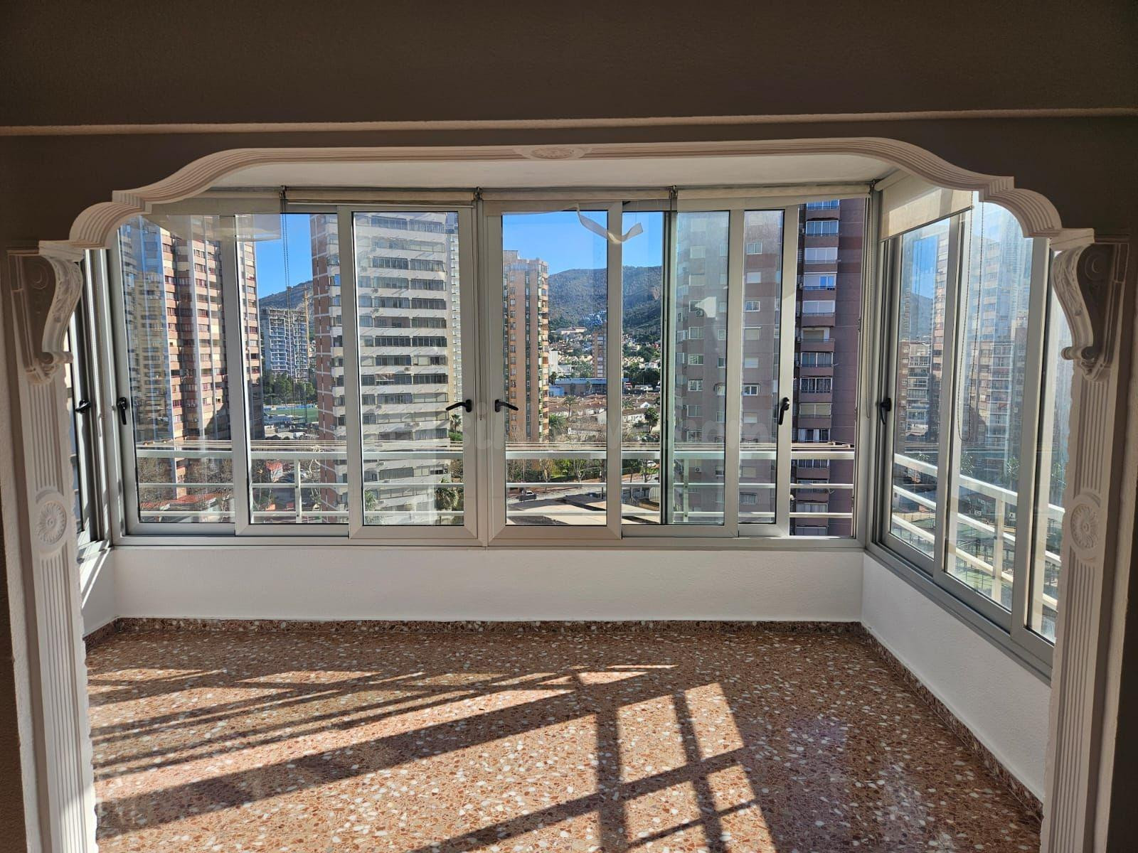 ¡Vive al Máximo en este Piso de 3 Dormitorios con Piscina y Parking!