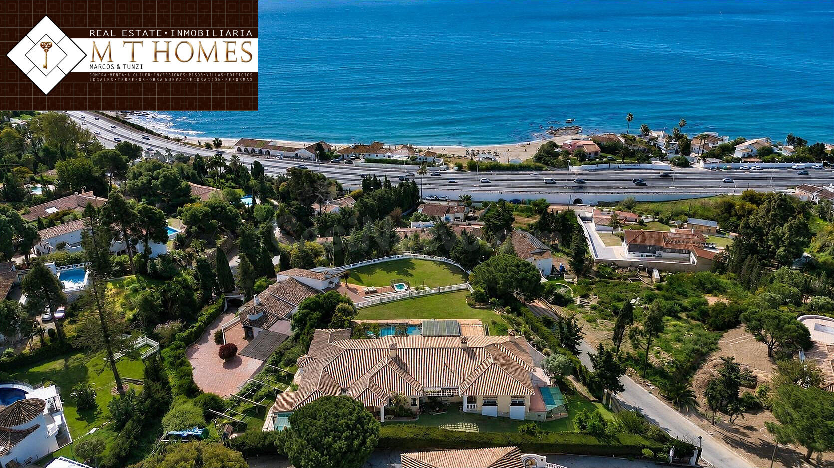 VILLA ESPACIOSA EN ALQUILER CON VISTAS PANORÁMICAS AL MAR Y JARDÍN PRIVADO CERCA DE LA PLAYA EN EL CHAPARRAL