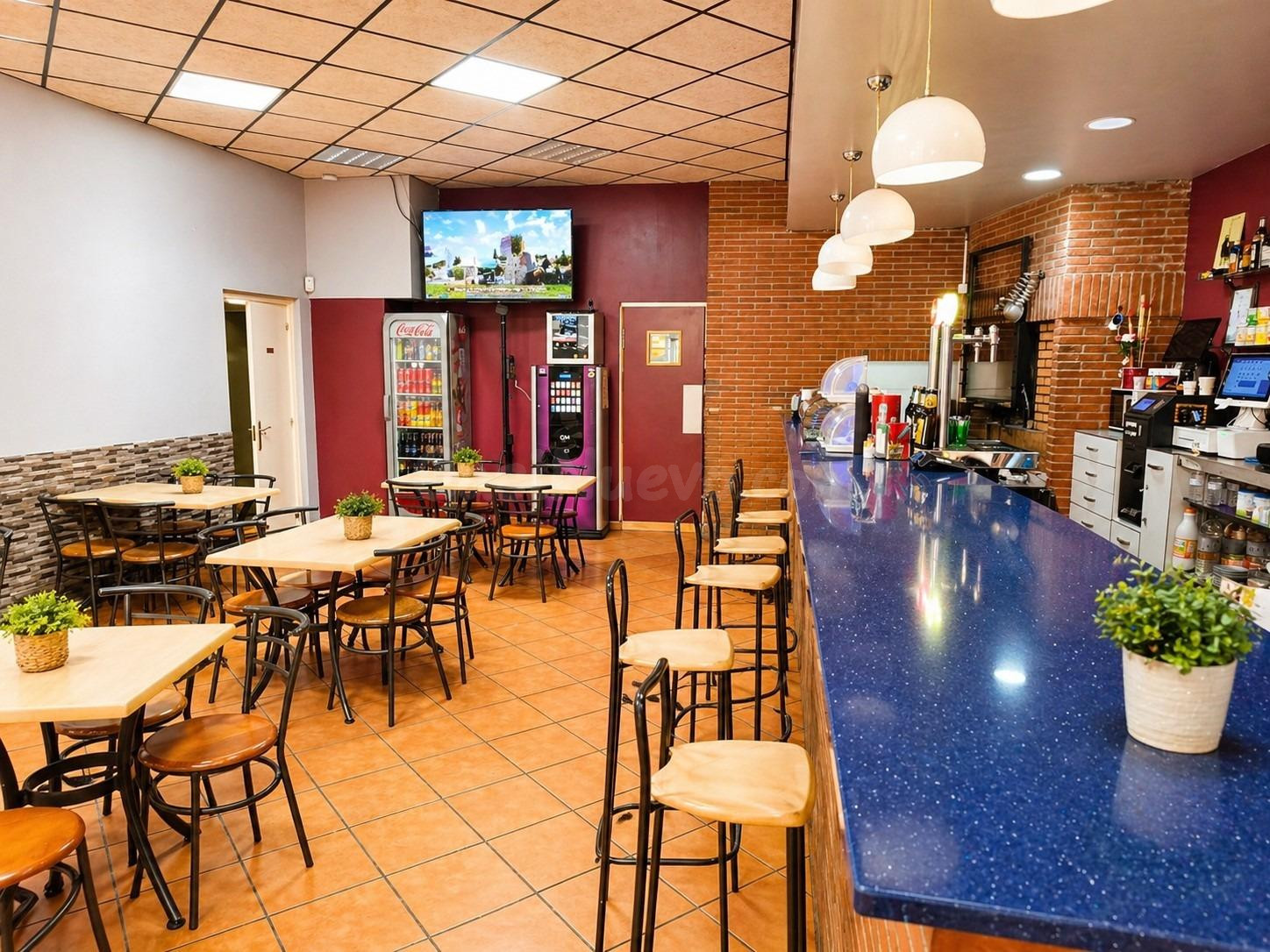 Bar Restaurante en pleno rendimiento ,  con vivienda incluida