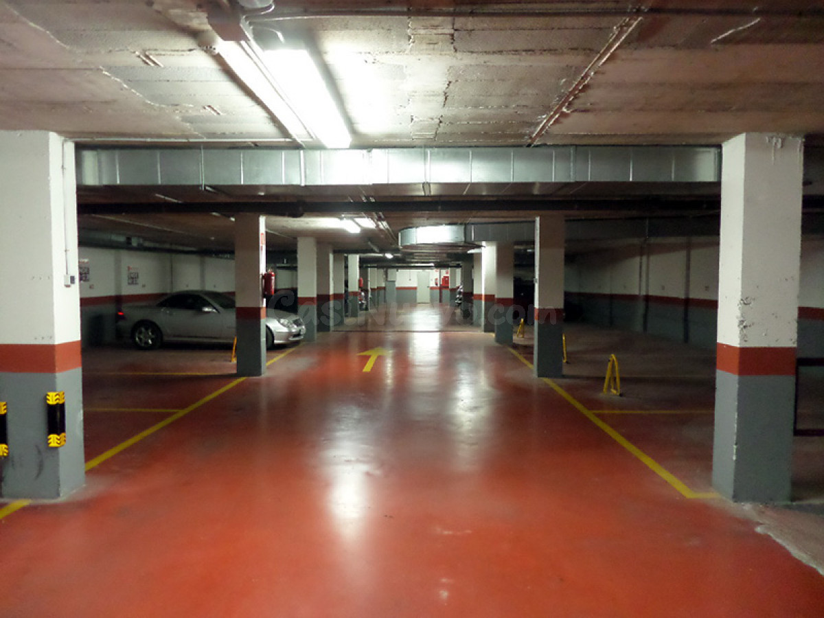 Parking 10m² en venta - Universidad - Ciudad deportiva