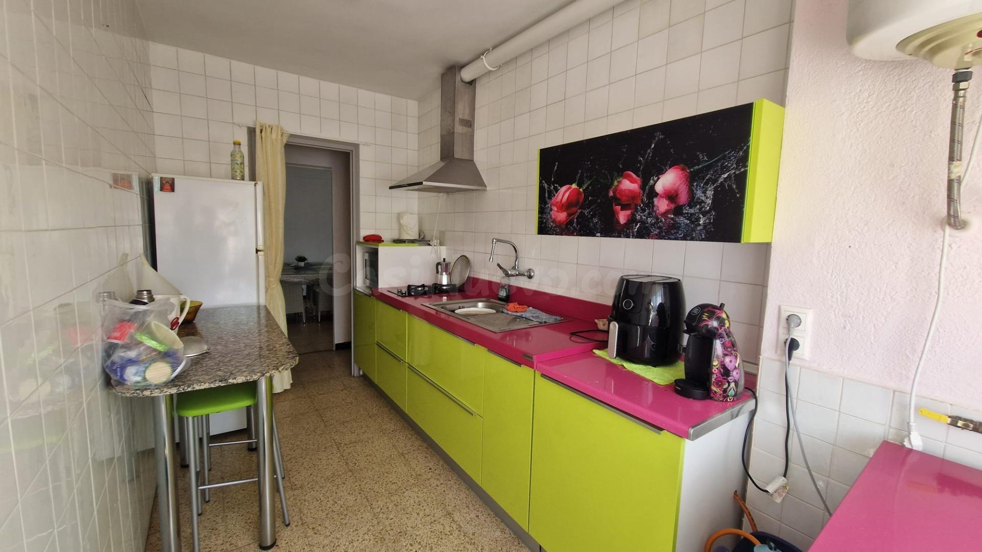 Oportunidad Única en La Ràpita: Acogedor Piso con Terraza y Vistas a Montaña