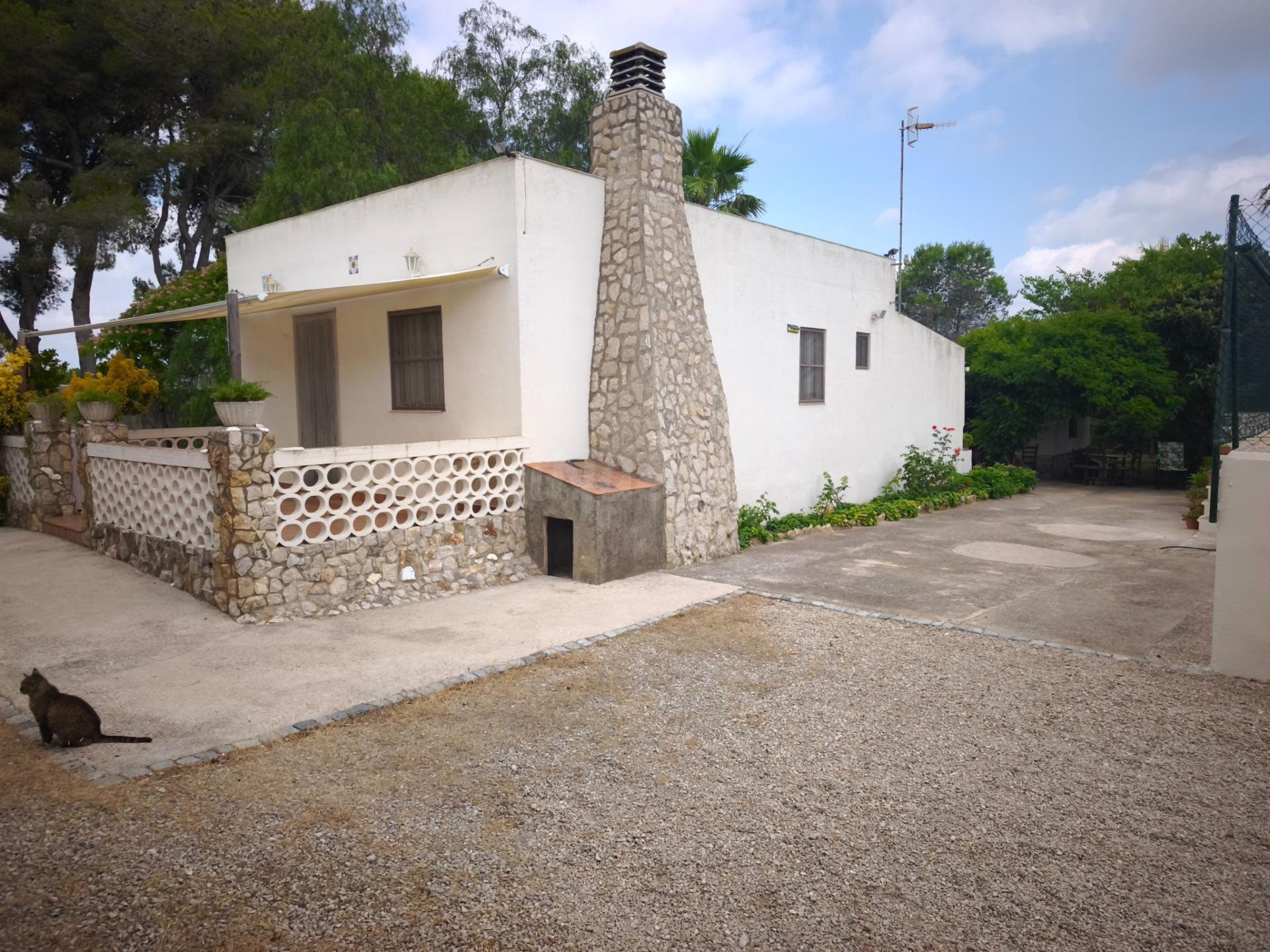 Finca rústica con casa y piscina