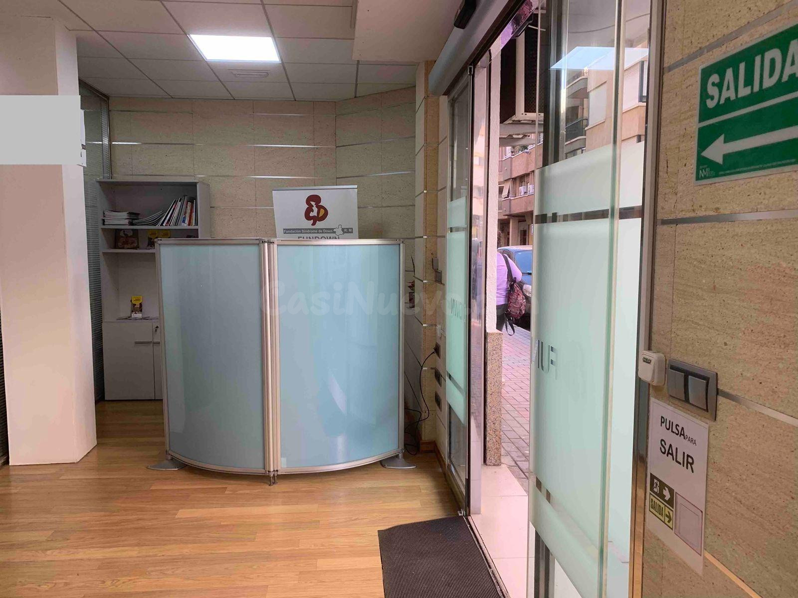LOCAL COMERCIAL EN UNA DE LAS PRINCIPALES CALLES DE AGUILAS