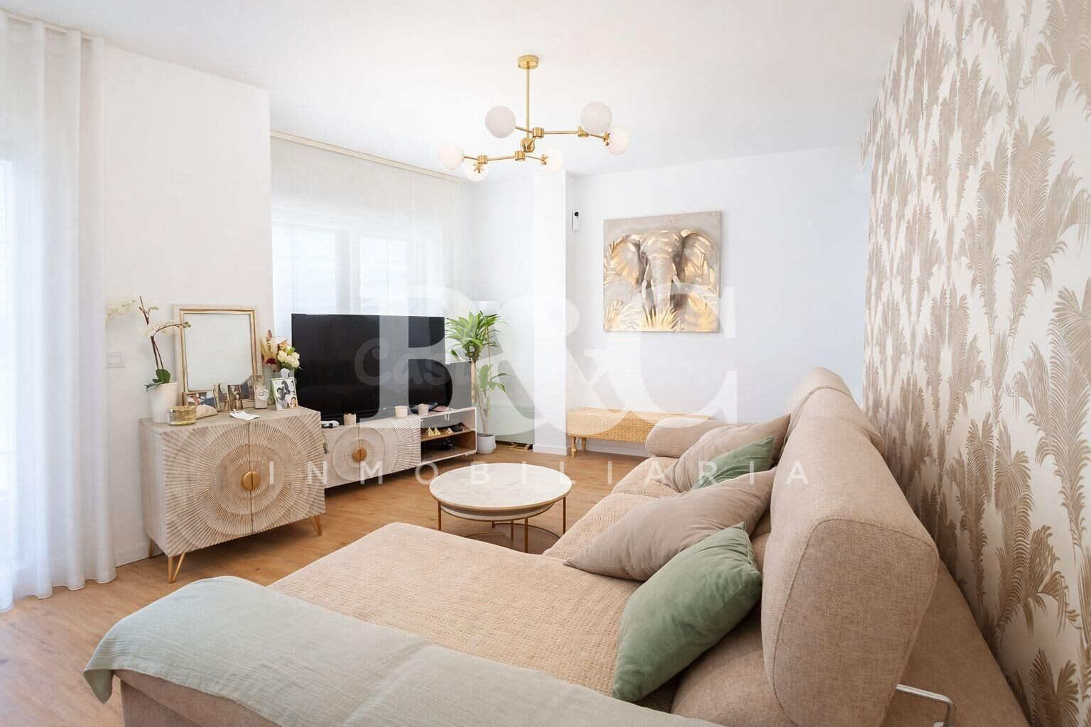 VIVIENDA EN EDIFICIO MODERNO CON GIMNASIO