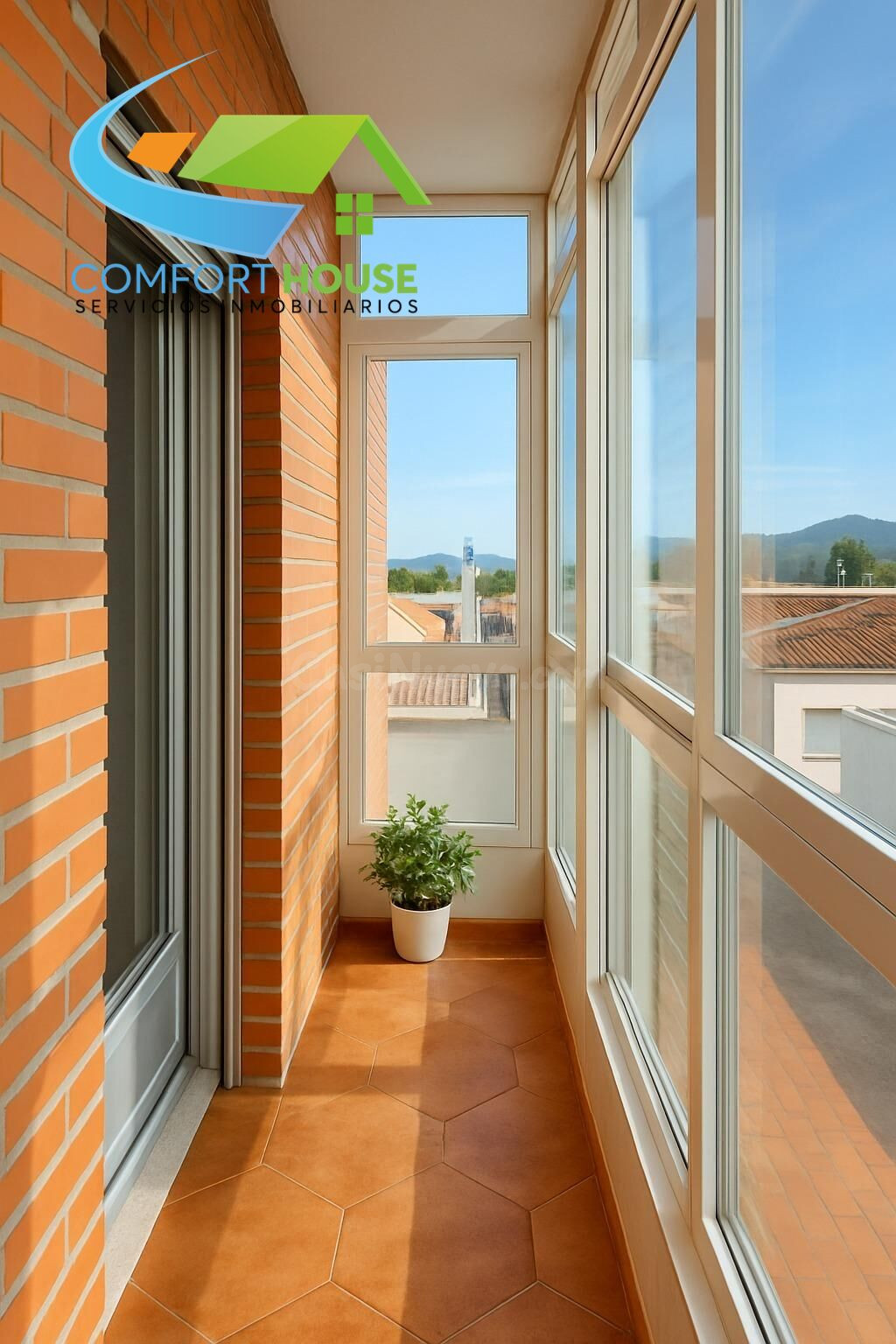 Amplia vivienda con local y gran terraza en Llano del Beal