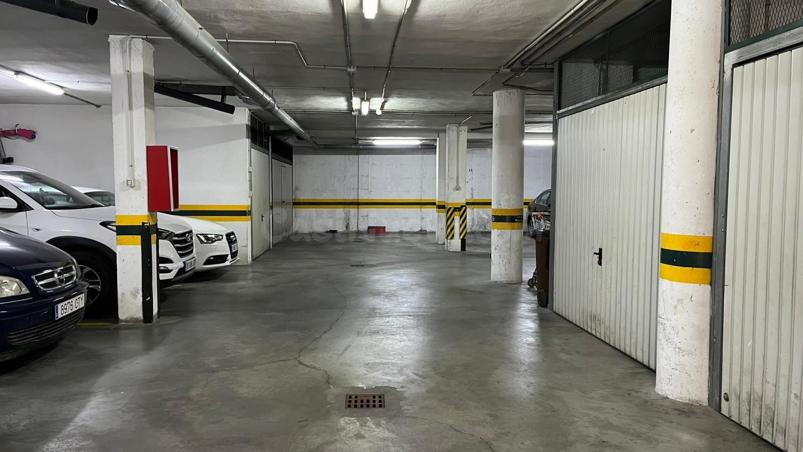 Plaza de Garaje en Santo Entierro - ¡Oportunidad Perfecta! - foto 2