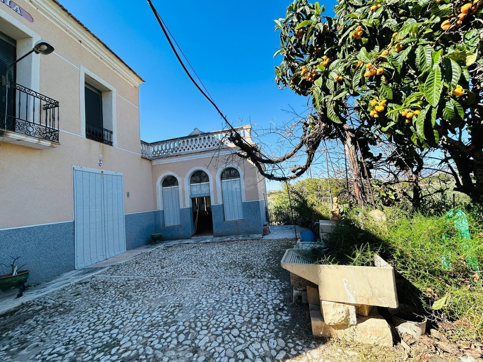 Se vende finca rústica pareada en Monóvar con parcela