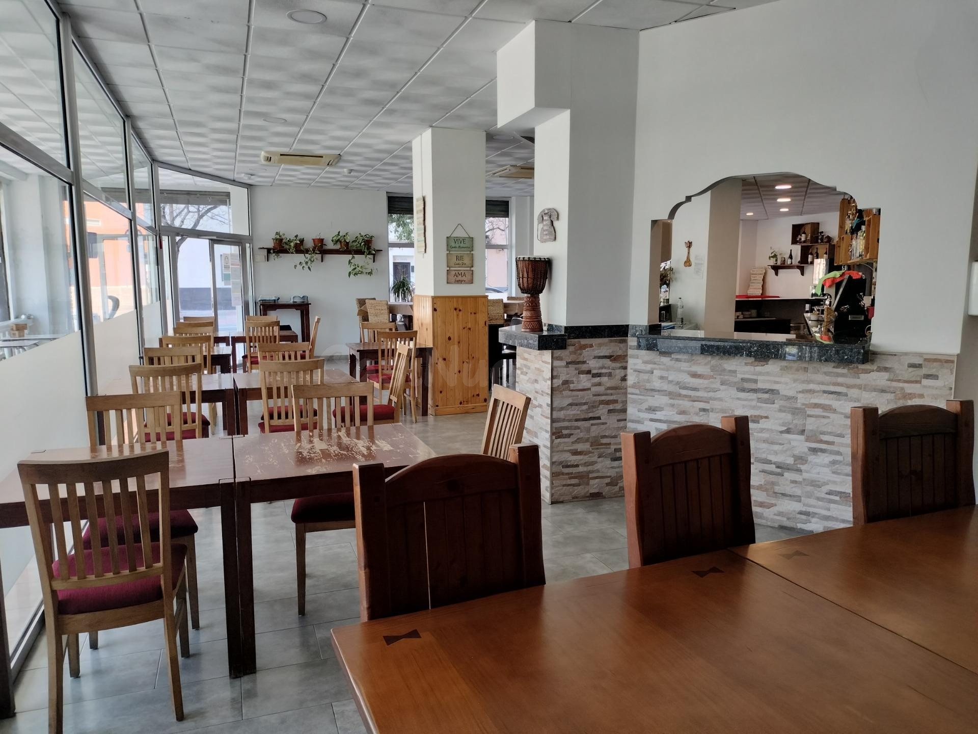 OCASIÓN. SE OFRECE TRASPASO E INTERESANTE ALQUILER DE RESTAURANTE EN SAN BLAS FUNCIONANDO Y EN MUY BUEN ESTADO