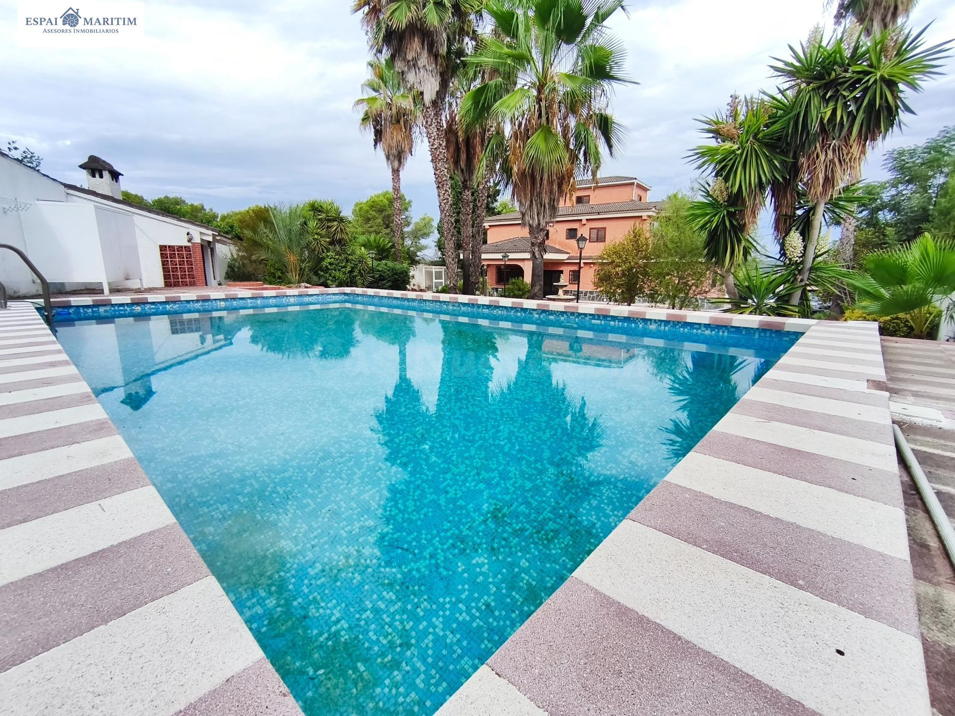 ALQUILER Chalet en Vilamarxant - ¡Tu Oasis en la Montaña!