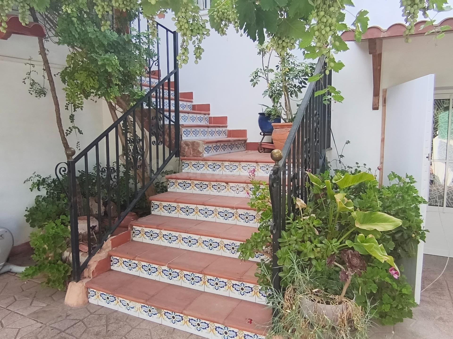 Preciosa CASA de pueblo en Vilamarxant, con amplias terrazas - foto 2