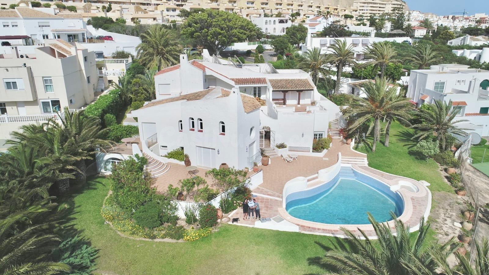 CHALET JUNTO  AL CAMPO DE GOLF DE ALMERIMAR